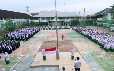 Amanat Upacara Bendera di MTsN 1 Batam Tekankan Pentingnya Hilangkan Sikap “Kudip, Kutil, dan Kurap”